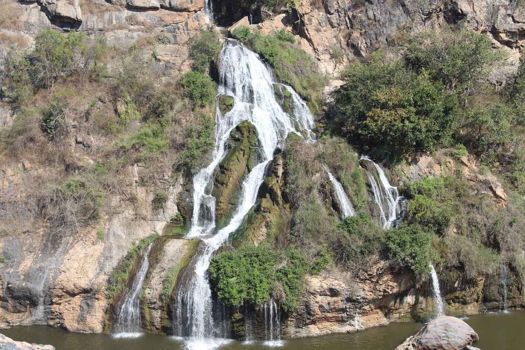 Chunchi Falls spilling down a rock face in several streams