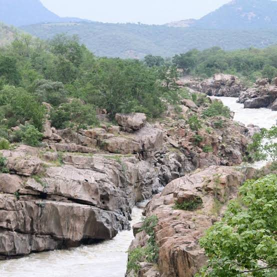 The Kaveri cutting through the rocky gorge at Mekedatu